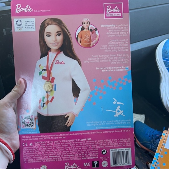 Tokyo Olympics 2020 Skateboarding Barbie - Picture 2 of 2
